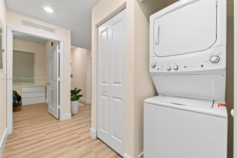 Condo in Doral, Florida, 3 bedrooms  № 2038935 - photo 20