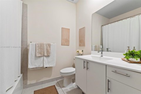 Condo in Doral, Florida, 3 bedrooms  № 2038935 - photo 17