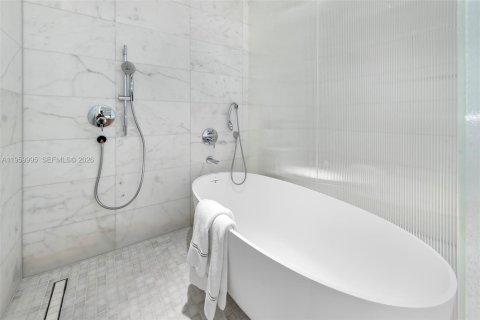 Condo in Miami Beach, Florida, 4 bedrooms № 2023446 - photo 30