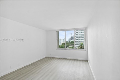 Condominio en venta en Miami Beach, Florida, 1 dormitorio, 91.97 m2 № 2034856 - foto 11