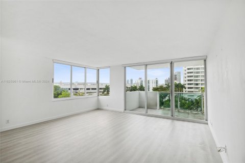 Condominio en venta en Miami Beach, Florida, 1 dormitorio, 91.97 m2 № 2034856 - foto 3