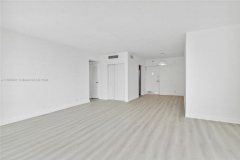 Condominio en venta en Miami Beach, Florida, 1 dormitorio, 91.97 m2 № 2034856 - foto 14