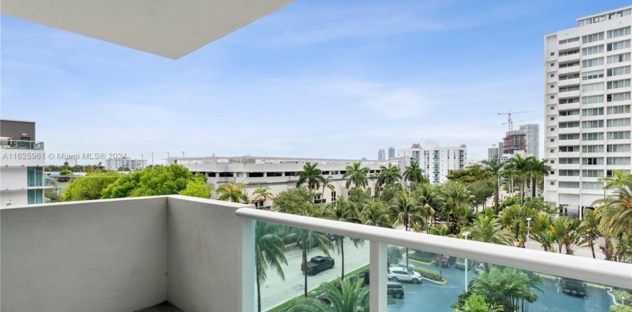 Condominio en Miami Beach, Florida, 1 dormitorio № 2034856