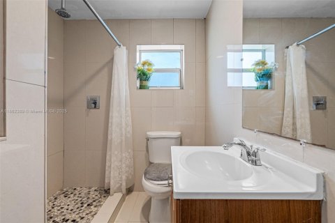 House in Hollywood, Florida 4 bedrooms, 119.1 sq.m. № 1890837 - photo 16