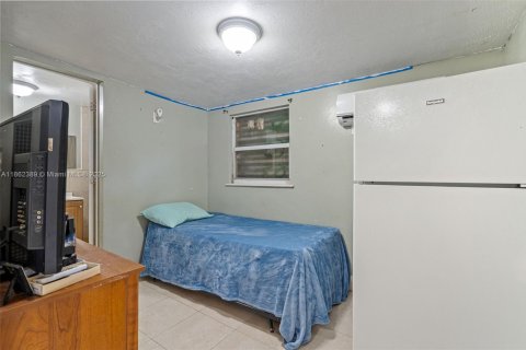 House in Hollywood, Florida 4 bedrooms, 119.1 sq.m. № 1890837 - photo 29