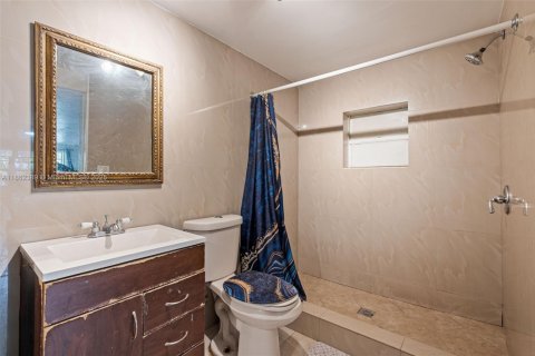 House in Hollywood, Florida 4 bedrooms, 119.1 sq.m. № 1890837 - photo 23