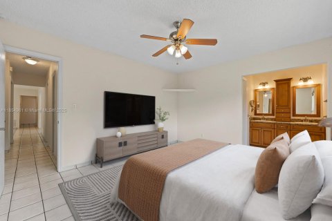 Casa en venta en Palmetto Bay, Florida, 4 dormitorios, 199.65 m2 № 1878738 - foto 28