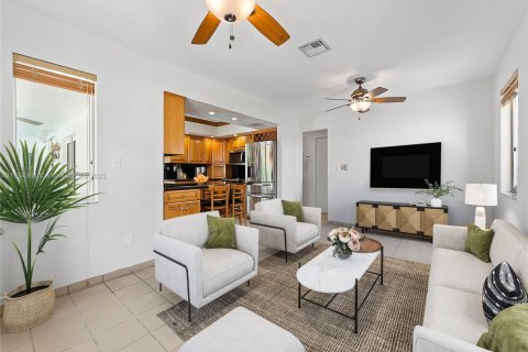 Casa en venta en Palmetto Bay, Florida, 4 dormitorios, 199.65 m2 № 1878738 - foto 21