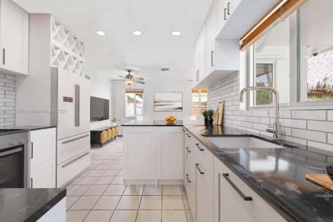 Casa en venta en Palmetto Bay, Florida, 4 dormitorios, 199.65 m2 № 1878738 - foto 12