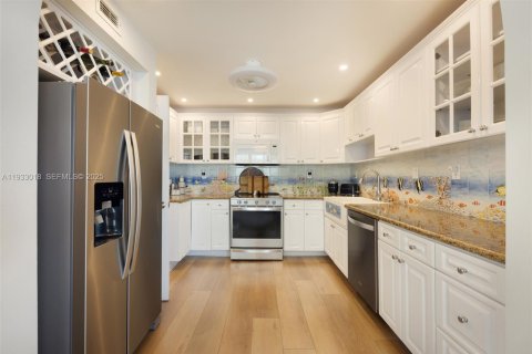 Condominio en venta en Miami Beach, Florida, 2 dormitorios, 132.85 m2 № 1992992 - foto 8