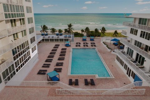 Condominio en venta en Miami Beach, Florida, 2 dormitorios, 132.85 m2 № 1992992 - foto 28