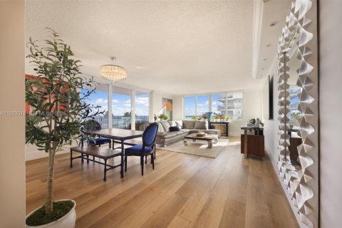 Condominio en venta en Miami Beach, Florida, 2 dormitorios, 132.85 m2 № 1992992 - foto 1