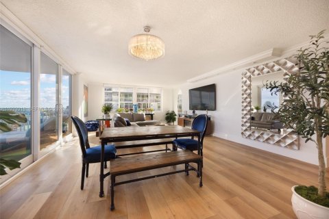 Condominio en venta en Miami Beach, Florida, 2 dormitorios, 132.85 m2 № 1992992 - foto 11