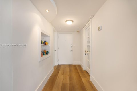 Condominio en venta en Miami Beach, Florida, 2 dormitorios, 132.85 m2 № 1992992 - foto 3