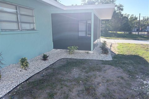 House in Sarasota, Florida 3 bedrooms, 156.17 sq.m. № 2098126 - photo 9