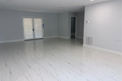 House in Sarasota, Florida 3 bedrooms, 156.17 sq.m. № 2098126 - photo 14
