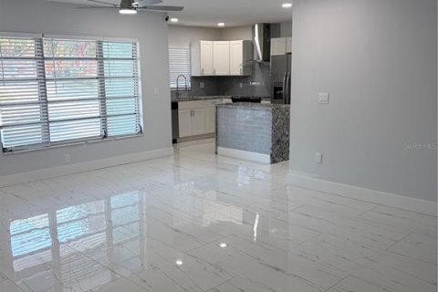 House in Sarasota, Florida 3 bedrooms, 156.17 sq.m. № 2098126 - photo 17