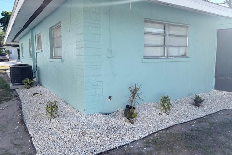 House in Sarasota, Florida 3 bedrooms, 156.17 sq.m. № 2098126 - photo 8