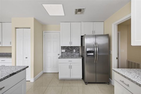 Casa en venta en Poinciana, Florida, 5 dormitorios, 325.34 m2 № 2218429 - foto 29
