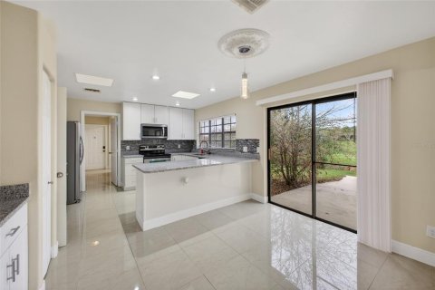 Casa en venta en Poinciana, Florida, 5 dormitorios, 325.34 m2 № 2218429 - foto 25
