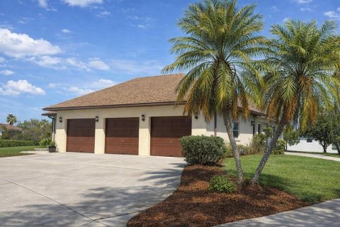 Casa en Poinciana, Florida 5 dormitorios, 325.34 m2 № 2218429