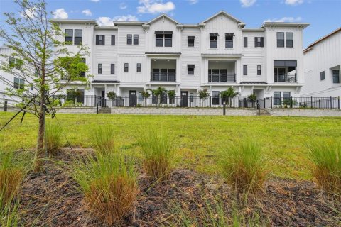 Townhouse in Sarasota, Florida 3 bedrooms, 216.65 sq.m. № 1675928 - photo 1