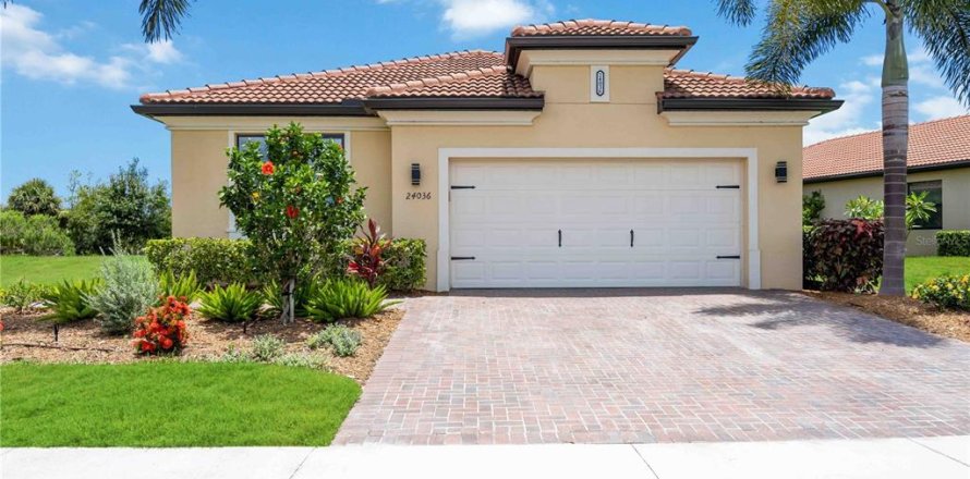 House in Venice, Florida 3 bedrooms, 193.05 sq.m. № 1592351