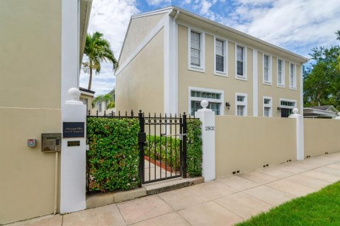 Adosado en venta en Tampa, Florida, 2 dormitorios, 97.92 m2 № 1886491 - foto 4