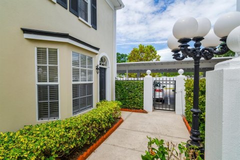 Townhouse in Tampa, Florida 2 bedrooms, 97.92 sq.m. № 1886491 - photo 3