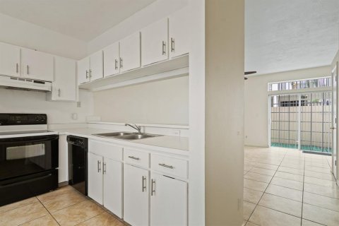 Townhouse in Tampa, Florida 2 bedrooms, 97.92 sq.m. № 1886491 - photo 8
