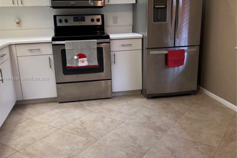 Condo in Pembroke Pines, Florida, 1 bedroom  № 2044388