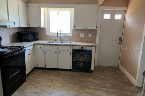 House in Pinellas Park, Florida 1 bedroom, 83.8 sq.m. № 2223115 - photo 5