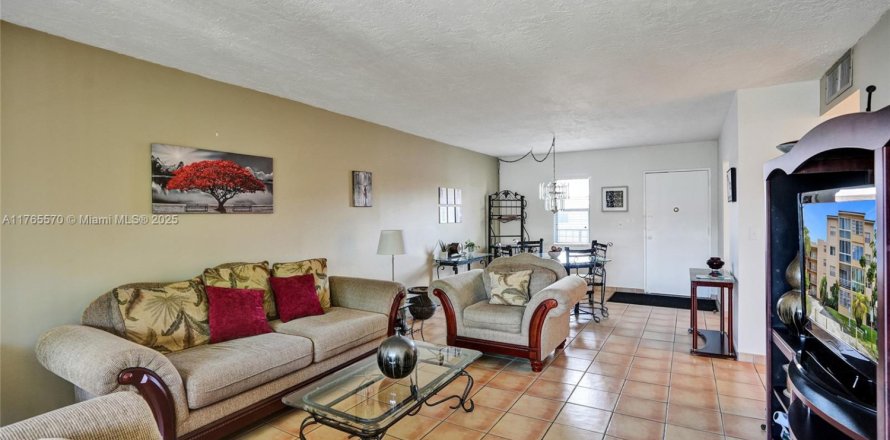 Condominio en Lauderdale Lakes, Florida, 1 dormitorio № 1715803