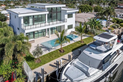 House in Pompano Beach, Florida 5 bedrooms, 397.71 sq.m. № 2082682