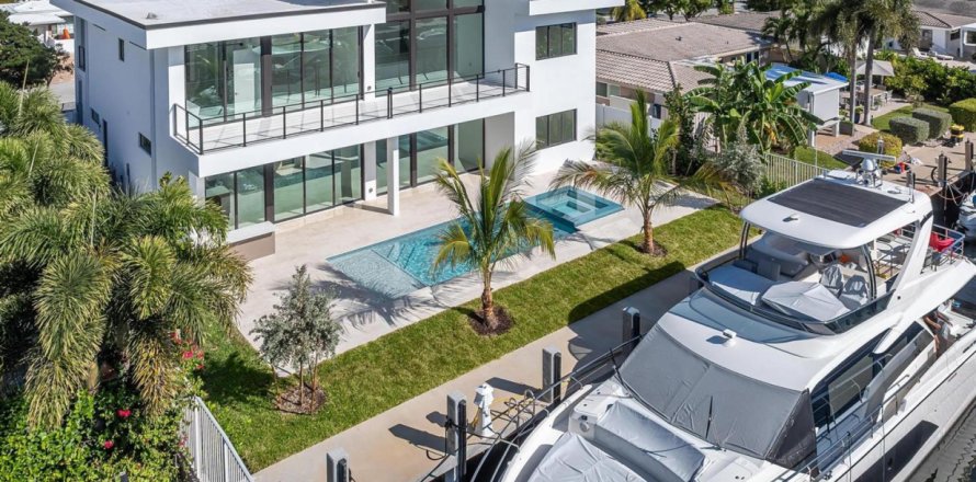 House in Pompano Beach, Florida 5 bedrooms, 397.71 sq.m. № 2082682