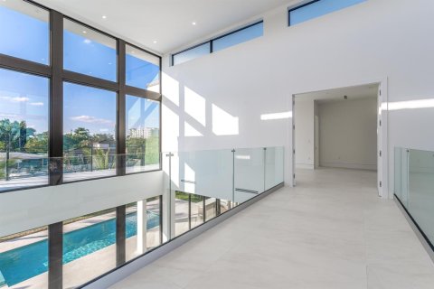 House in Pompano Beach, Florida 5 bedrooms, 397.71 sq.m. № 2082682 - photo 11