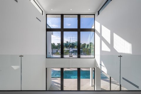 House in Pompano Beach, Florida 5 bedrooms, 397.71 sq.m. № 2082682 - photo 12