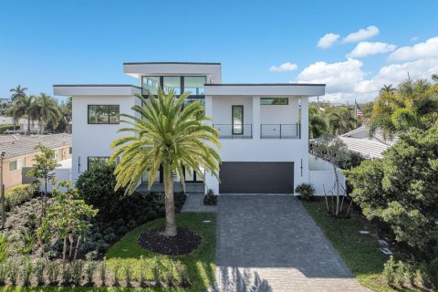 House in Pompano Beach, Florida 5 bedrooms, 397.71 sq.m. № 2082682 - photo 4