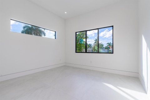 House in Pompano Beach, Florida 5 bedrooms, 397.71 sq.m. № 2082682 - photo 23