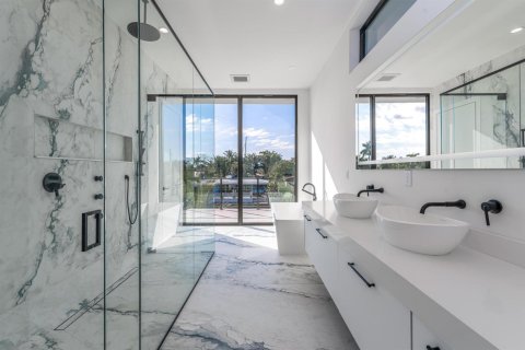House in Pompano Beach, Florida 5 bedrooms, 397.71 sq.m. № 2082682 - photo 18