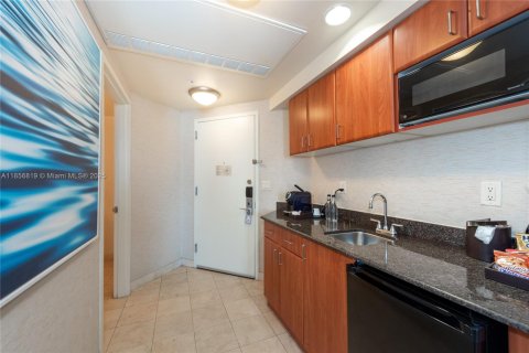 Condo in Sunny Isles Beach, Florida, 2 bedrooms  № 1961136 - photo 23