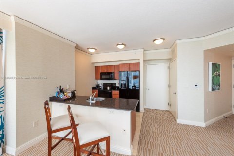 Condo in Sunny Isles Beach, Florida, 2 bedrooms  № 1961136 - photo 7