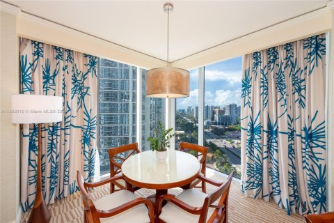 Condo in Sunny Isles Beach, Florida, 2 bedrooms  № 1961136 - photo 6