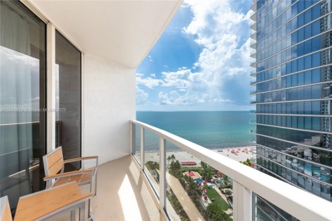 Condo in Sunny Isles Beach, Florida, 2 bedrooms  № 1961136 - photo 4