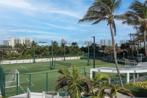 Condo in Sunny Isles Beach, Florida, 2 bedrooms  № 1961136 - photo 25