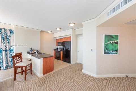 Condo in Sunny Isles Beach, Florida, 2 bedrooms  № 1961136 - photo 8