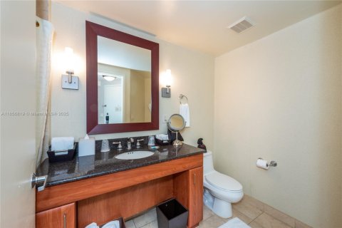 Condo in Sunny Isles Beach, Florida, 2 bedrooms  № 1961136 - photo 21