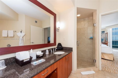 Condo in Sunny Isles Beach, Florida, 2 bedrooms  № 1961136 - photo 13