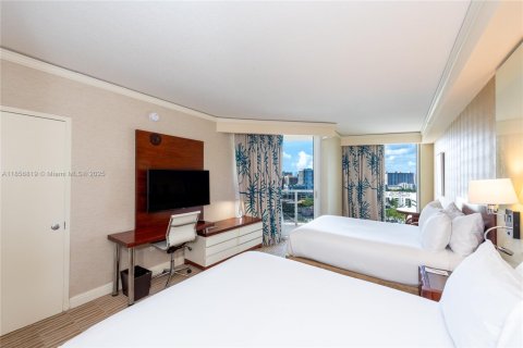 Condo in Sunny Isles Beach, Florida, 2 bedrooms  № 1961136 - photo 20