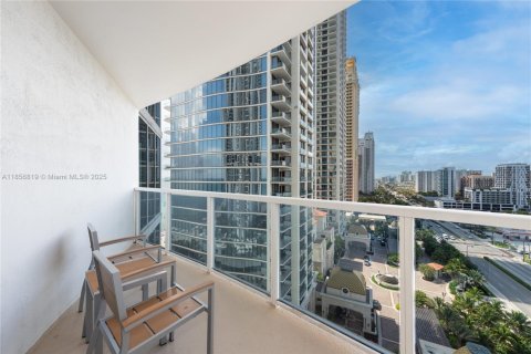 Condo in Sunny Isles Beach, Florida, 2 bedrooms  № 1961136 - photo 16